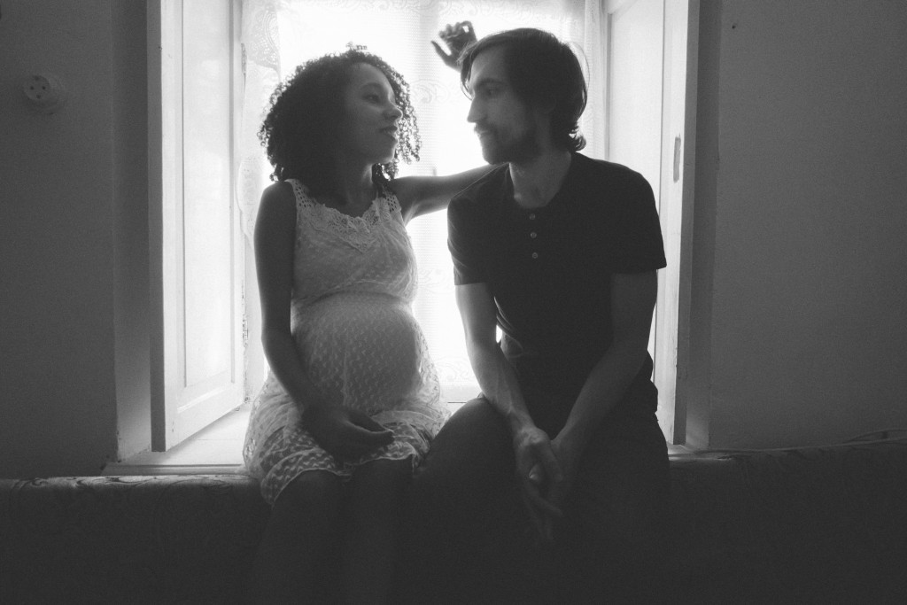  ensaio fotografico gestante autoral, auto retrato gestante, quarto de bebe